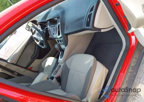 2012 Ford Focus Se z USA, uszkodzony, nr VIN 1FAHP3F27CL107368